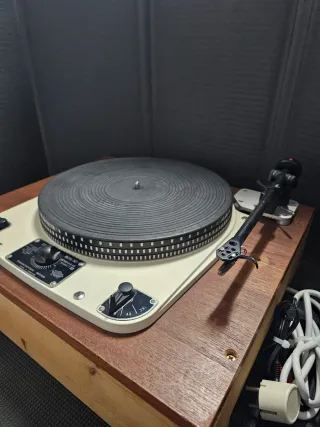 Tocadiscos Garrard Modelo 301