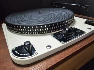 Tocadiscos Garrard Modelo 301