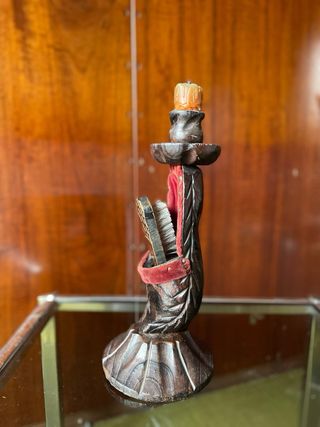 limpiabotas y candelabro tallado a mano en madera