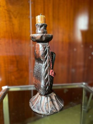 limpiabotas y candelabro tallado a mano en madera