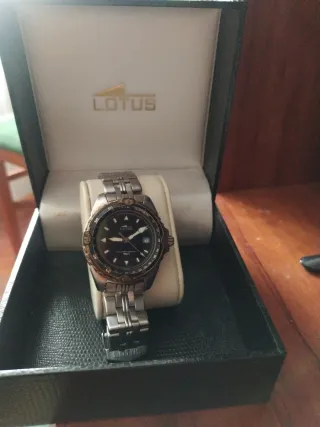 Reloj Lotus