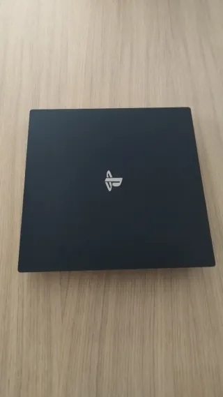 PS4 Pro 1TB Negra + 2 Mandos