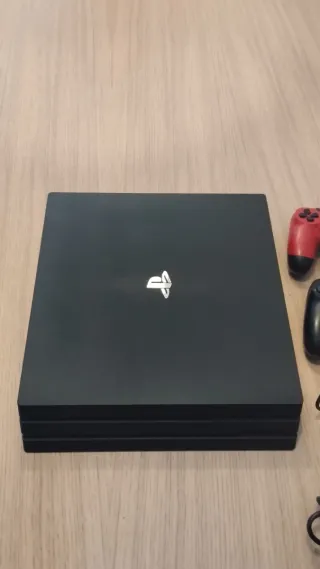 PS4 Pro 1TB Negra + 2 Mandos