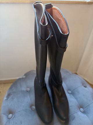 Botas altas de cuero negras