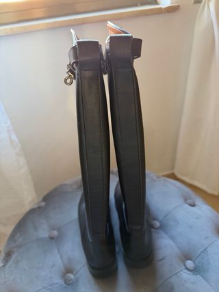 Botas altas de cuero negras