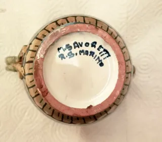 Brocca antica in maiolica decorata