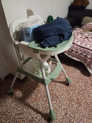 Trona bebé casi sin uso