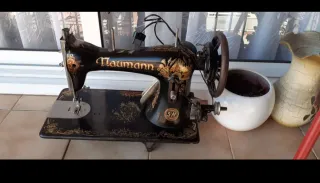 Máquina de coser antigua Naumann