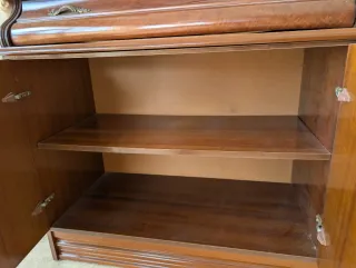 Mueble clásico madera con mármol Aparador cajonera