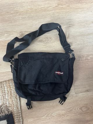 Bolso bandolera Eastpak negro