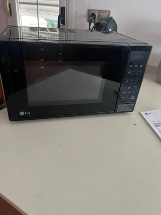 Microondas con Grill y Display Digit. LG MH6042D