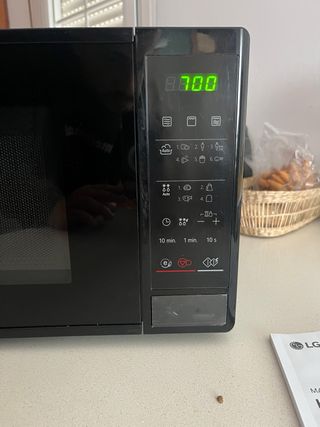 Microondas con Grill y Display Digit. LG MH6042D