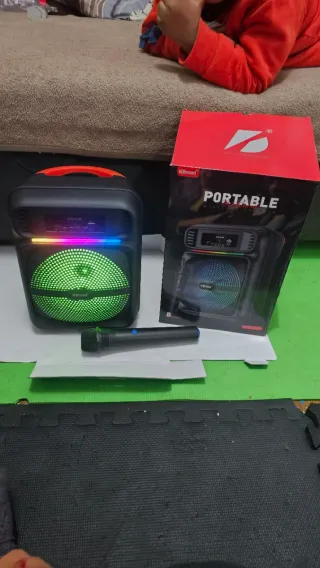 Altavoz Portátil Kbroad con Micrófono