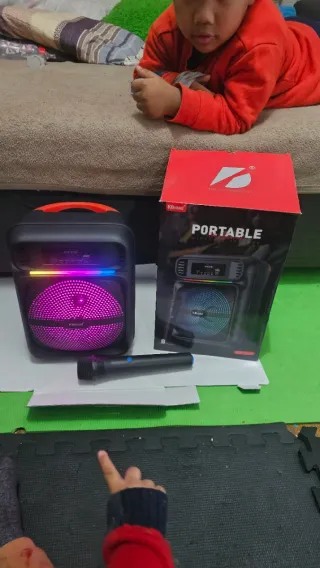 Altavoz Portátil Kbroad con Micrófono