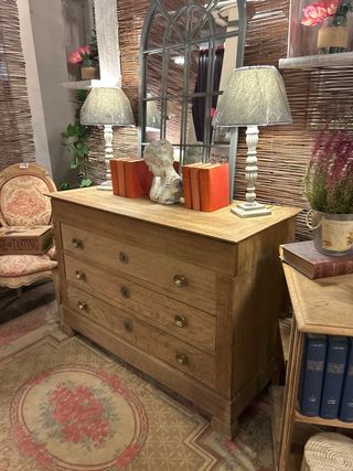 Cómoda antigua