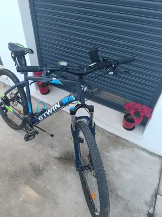 Bicicleta MTB Btwin Azul y Verde