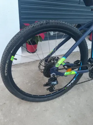 Bicicleta MTB Btwin Azul y Verde