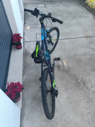 Bicicleta MTB Btwin Azul y Verde