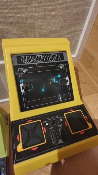 Consolas Retro LSI Soccer y Basketball.