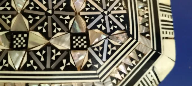 Antigua Caja Joyero Madera, de origen oriental.