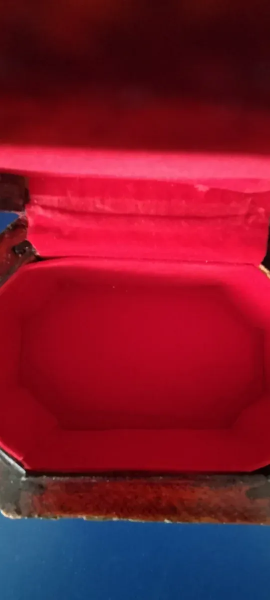 Antigua Caja Joyero Madera, de origen oriental.