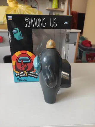 Muñeco Among Us Negro con Casco Vikingo