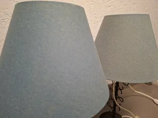 Lámparas de mesa azules y negras