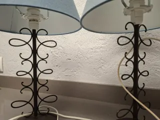 Lámparas de mesa azules y negras