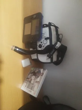 Nintendo 2DS Negra-Azul + FIFA 13