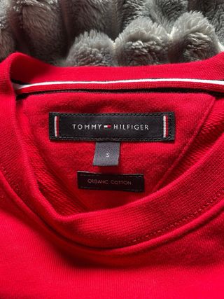 Sudadera Tommy Hilfiger Roja, Blanca y Negra
