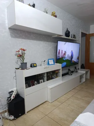 Mueble de comedor blanco y con led azules