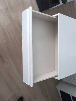 Cajonera blanca de madera