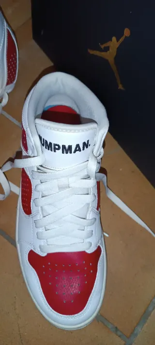 Scarpe Jordan Rosse e Bianche