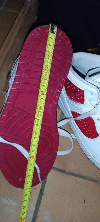 Scarpe Jordan Rosse e Bianche