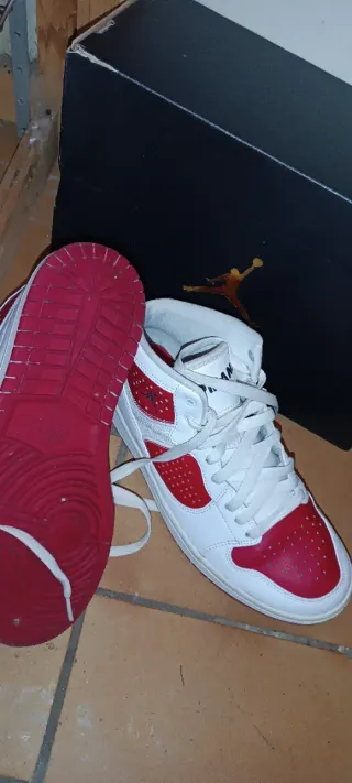 Scarpe Jordan Rosse e Bianche