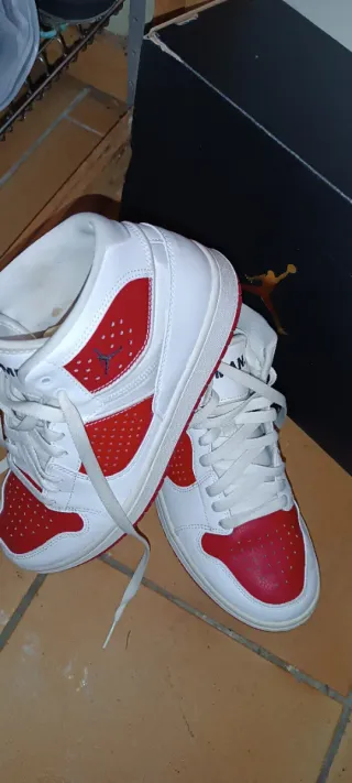 Scarpe Jordan Rosse e Bianche
