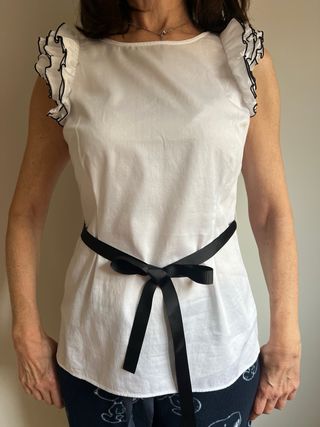 Blusa Guess Marciano Volantes Manga Negra Blanca