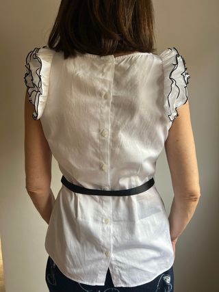 Blusa Guess Marciano Volantes Manga Negra Blanca