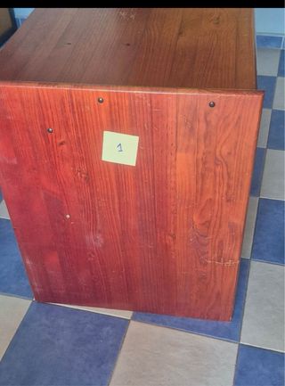 Scrivania in legno con cassetti