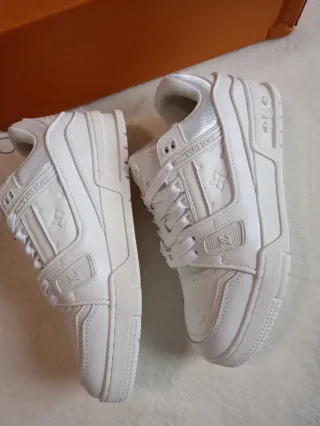 Zapatillas Louis Vuitton sin estrenar