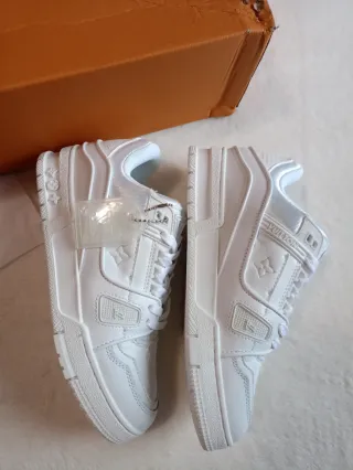 Zapatillas Louis Vuitton sin estrenar