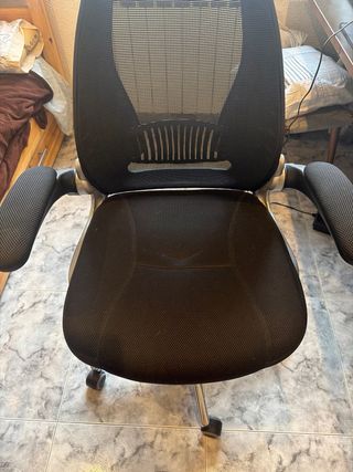 Silla de oficina ergonómica negra