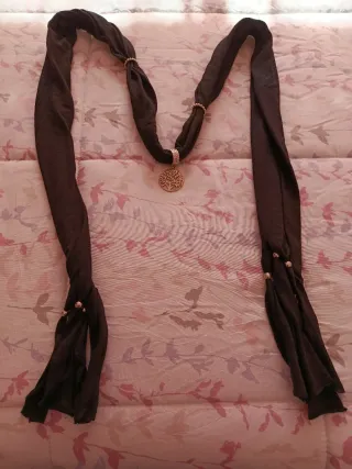 Pañuelo cuello mujer con colgante árbol
