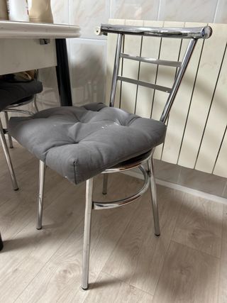 Mesa y 4 sillas de cocina