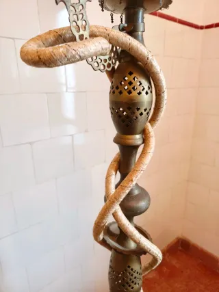 Shisha antigua metal grabado 1,57m, decoración