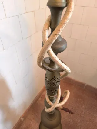 Shisha antigua metal grabado 1,57m, decoración