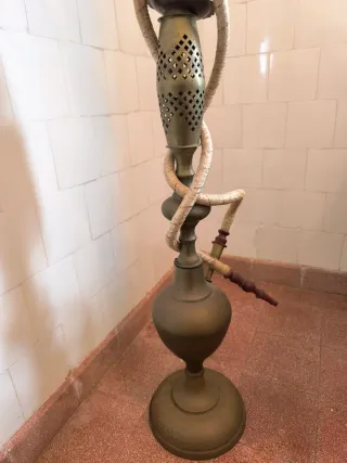 Shisha antigua metal grabado 1,57m, decoración