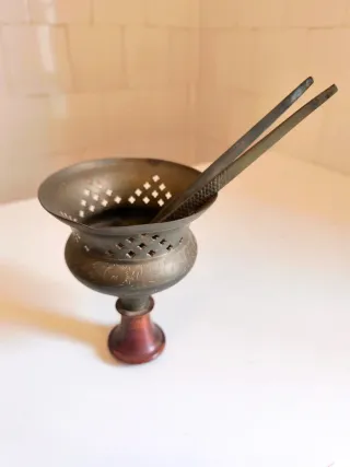 Shisha antigua metal grabado 1,57m, decoración