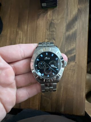 Reloj Lotus Negro y Plateado