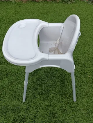 Trona blanca para bebé